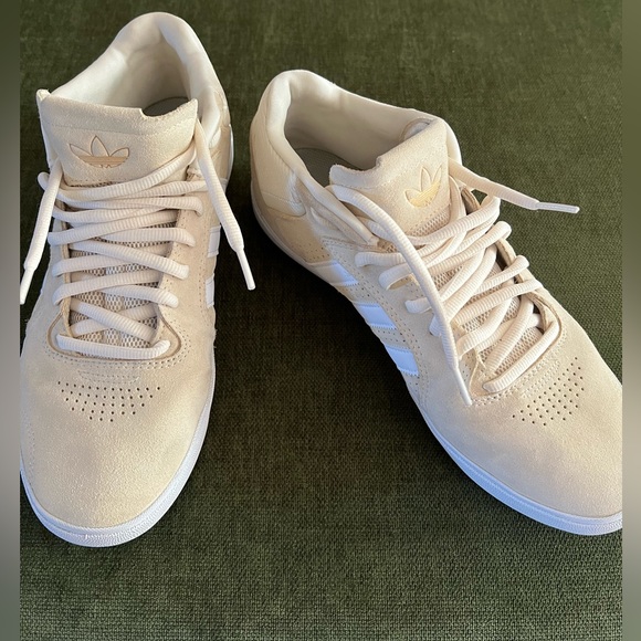 Adidas | Tyshawn Mid Off-White skate shoes - Picture 11 of 14